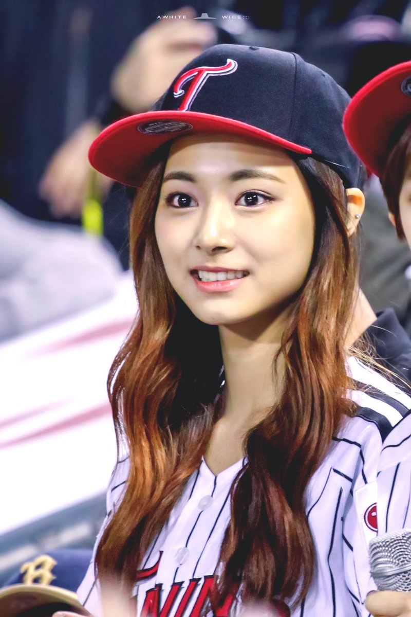 kstuff Shop Twice Baseball Uniform Sweatshirt Tzuyu / L