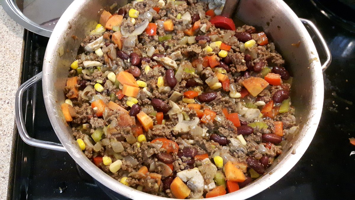 Chris_Lenz's tweet photo. Had a hankering for chilli!! #missskiing #skiing #supper https://t.co/LVJ52fCClm