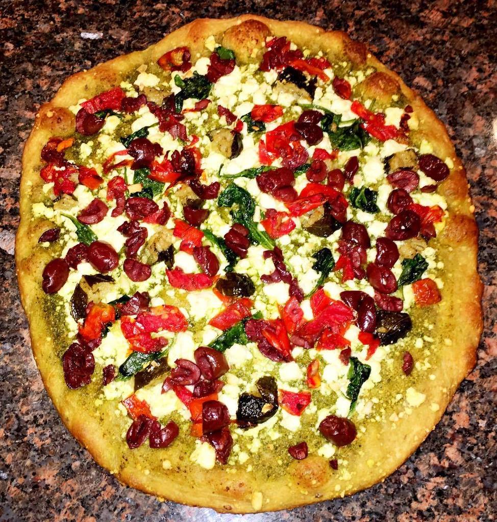 thom_sparks's tweet photo. Thom's Bar and Grill. On Sunday's we make pizza! Greek Pizza. #49 #bangbang🍗🍤 #cheersmate #cleaneating #feta #food… https://t.co/EInY8P523n https://t.co/j5u96vEXUu