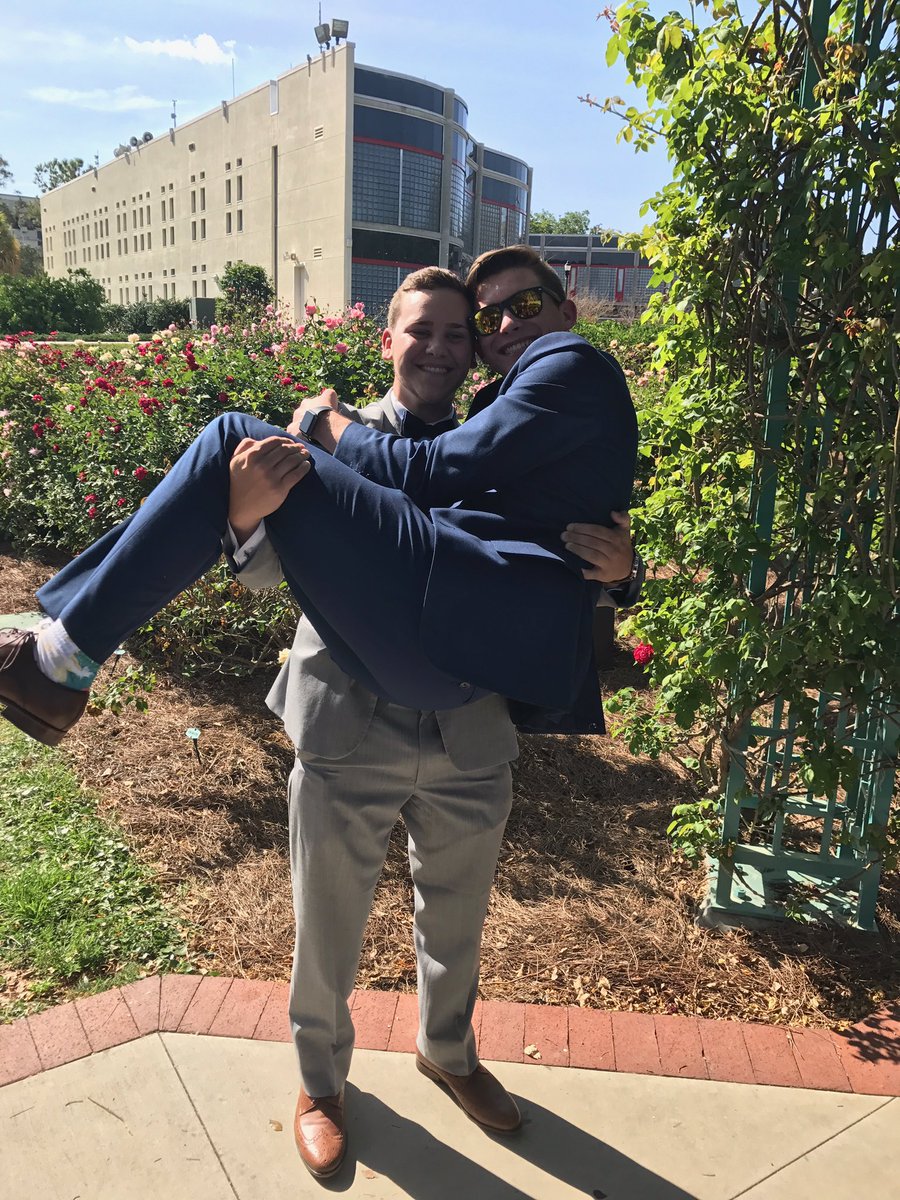 weibs98's tweet photo. Senior Prom https://t.co/oKfiPlHob2
