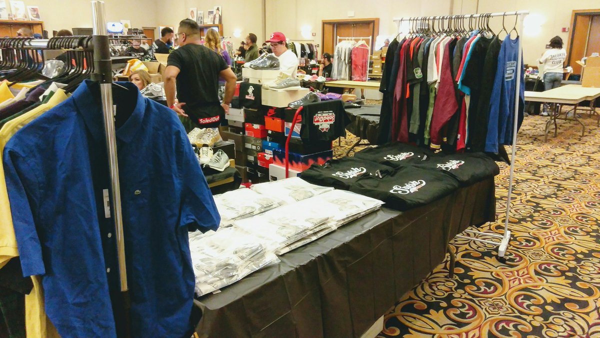 NicksxDimes's tweet photo. Sold a few shirts at #TheDesertShowDown shoutsout everyone that was out there doing their thing #HeatedSole #BhtFest https://t.co/XYqV2Q1zSH