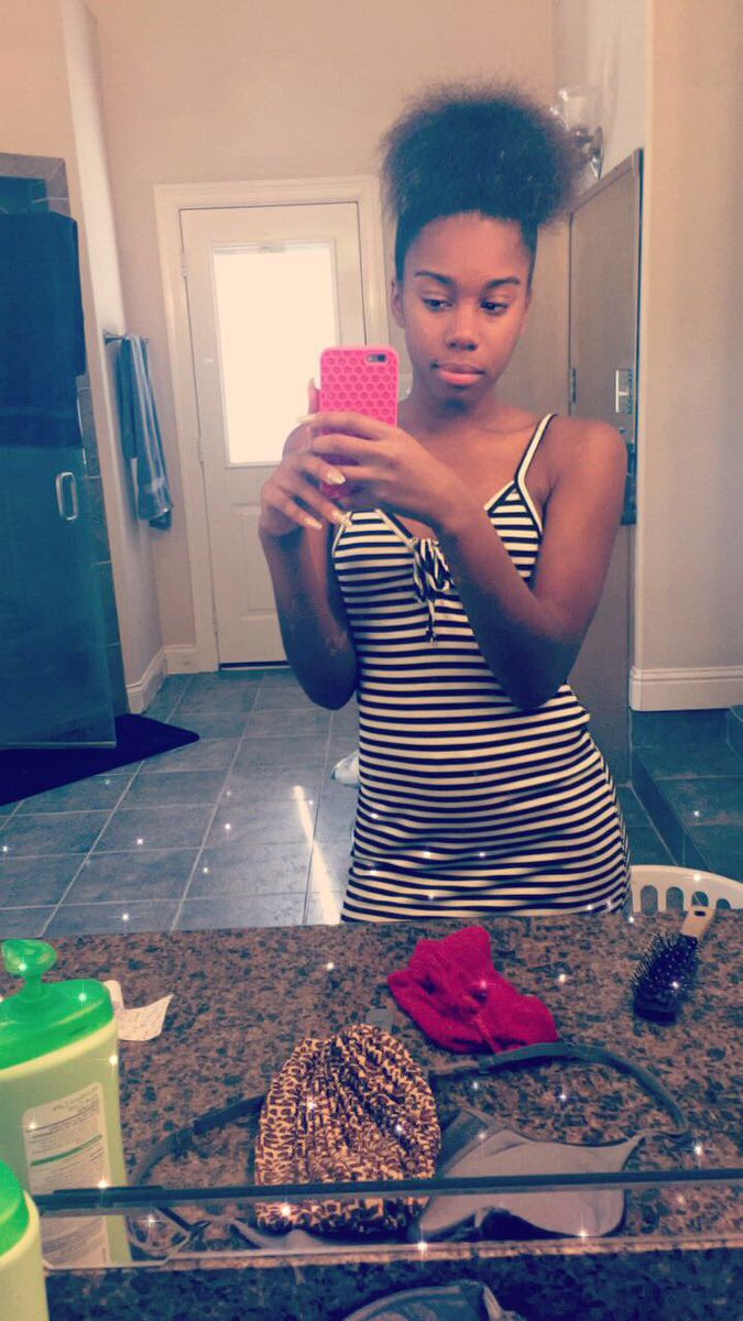 lilniaaaaa_'s tweet photo. big head &amp; puff ball 🤤 https://t.co/K2ICPcbFgI