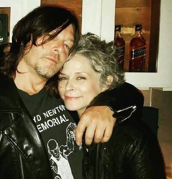 wagonerjeff78's tweet photo. @FabFork @mcbridemelissa @wwwbigbaldhead @NormansCat @clanzivino Ohhhhhhh pooooookiiiiiieeeeee!! Love you both 🙌🏻🙌🏻💜❤️ https://t.co/30nsL81Jfr