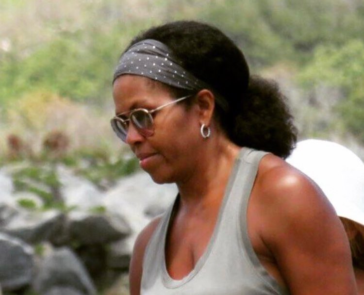 Michelle Obama affole la toile avec sa crinière au naturelle