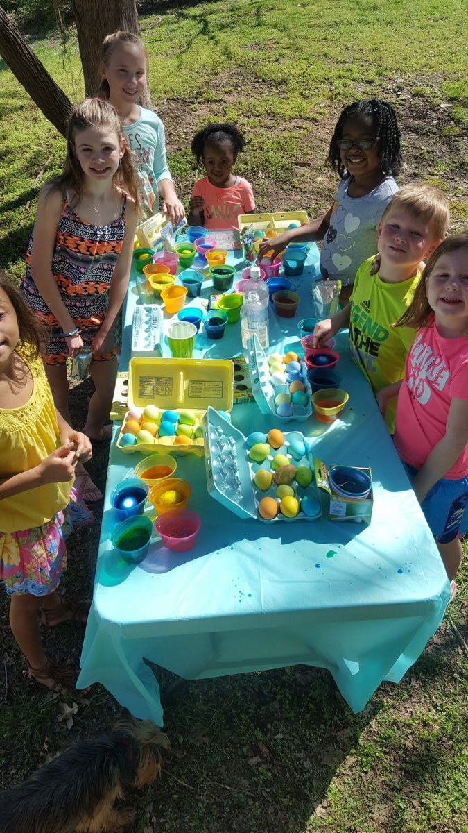 The_JennieScott's tweet photo. I ❤ed hosting the Lil Cardinal Egg Hunt for @ChristenberryCS students & our Teacher Moms!What a blast!#sundayfunday #scottfarm #EggHunt2017 https://t.co/9E96I9ydzt
