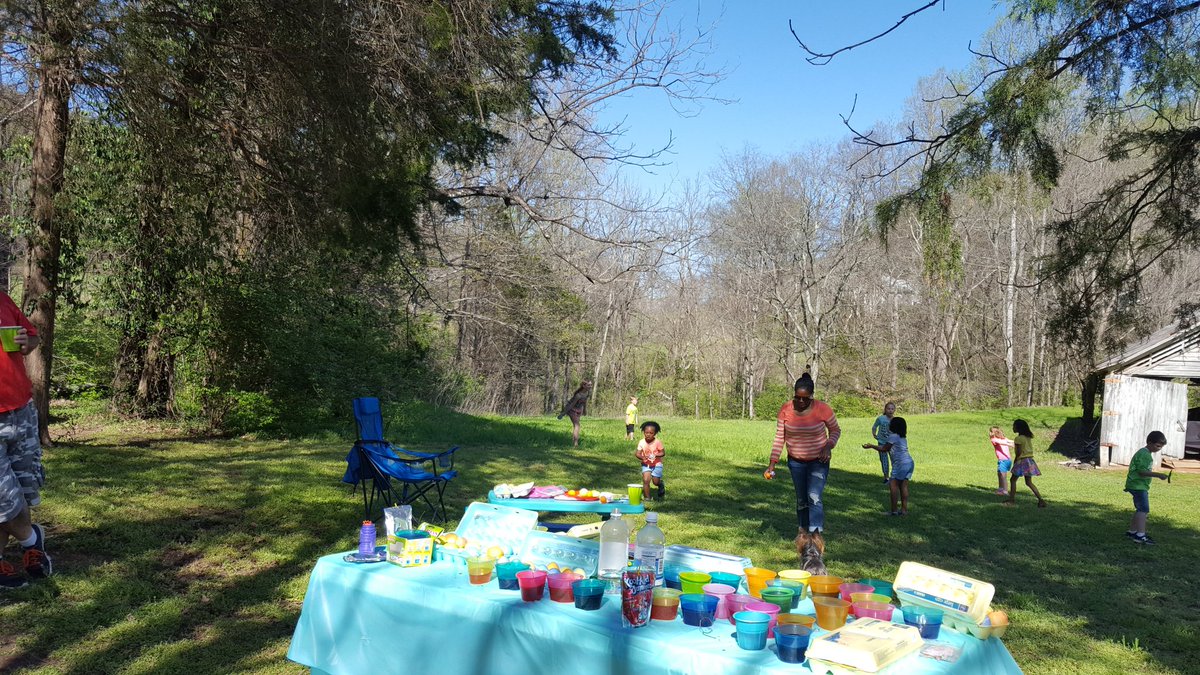 The_JennieScott's tweet photo. I ❤ed hosting the Lil Cardinal Egg Hunt for @ChristenberryCS students & our Teacher Moms!What a blast!#sundayfunday #scottfarm #EggHunt2017 https://t.co/9E96I9ydzt