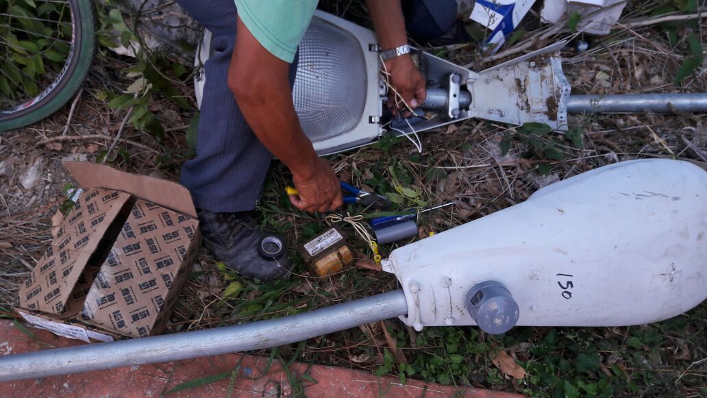 AytoFcp's tweet photo. TRABAJA ALUMBRADO PÚBLICO A MARCHAS FORZADAS PARA ATENDER LA DEMANDA DE COMUNIDADES Y COLONIAS. https://t.co/lMfsd3Q2pd 
@PaolyPerera https://t.co/TRYFFe89Ie