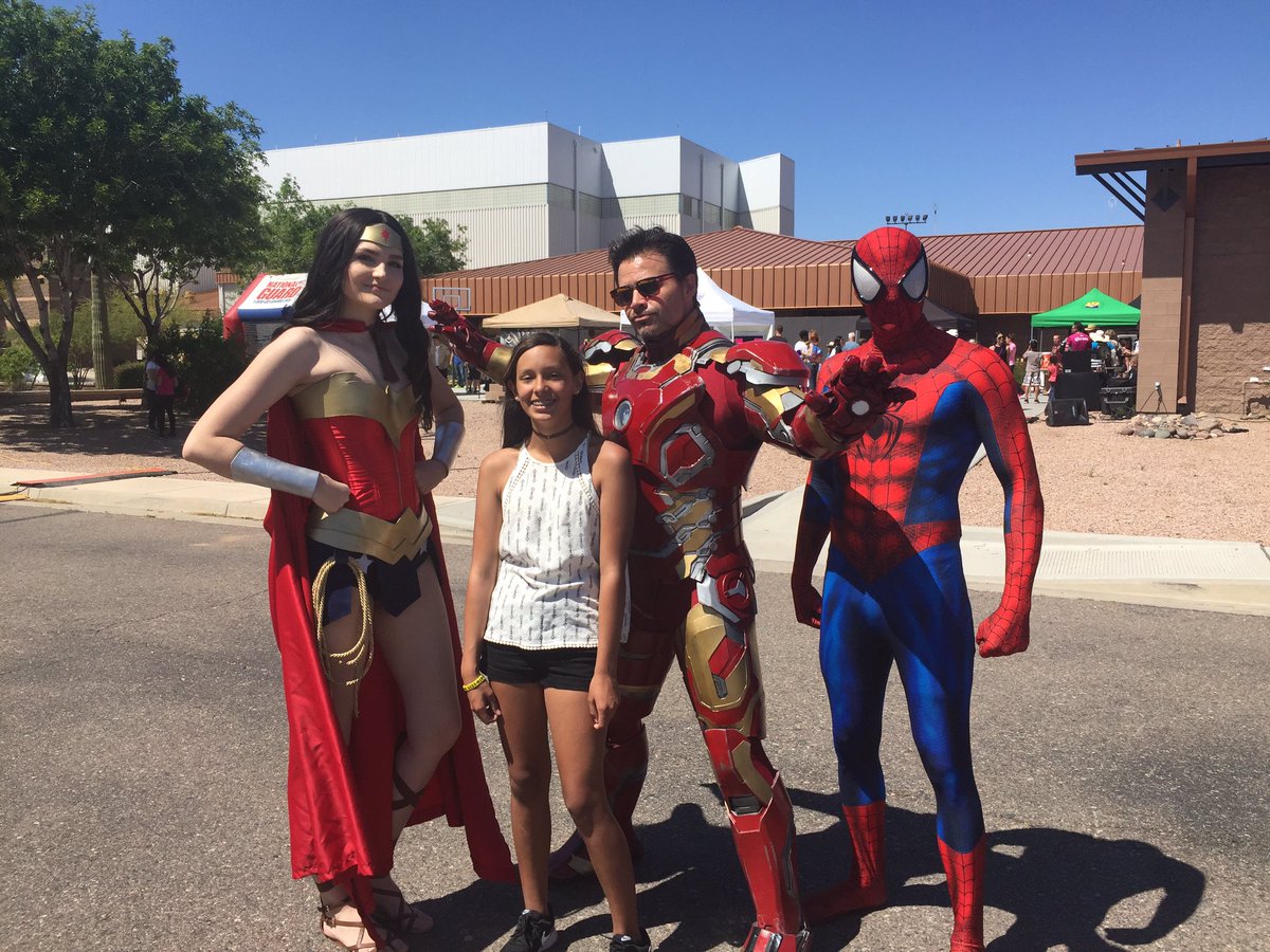 fitzjedi's tweet image. My @Comicare pals &amp;amp; @DuneSeaGarrison supporting our 161st ARW #military #family day! @ComicsPRSS @SuperheroesXYZ #StarWars @PhoenixComicon