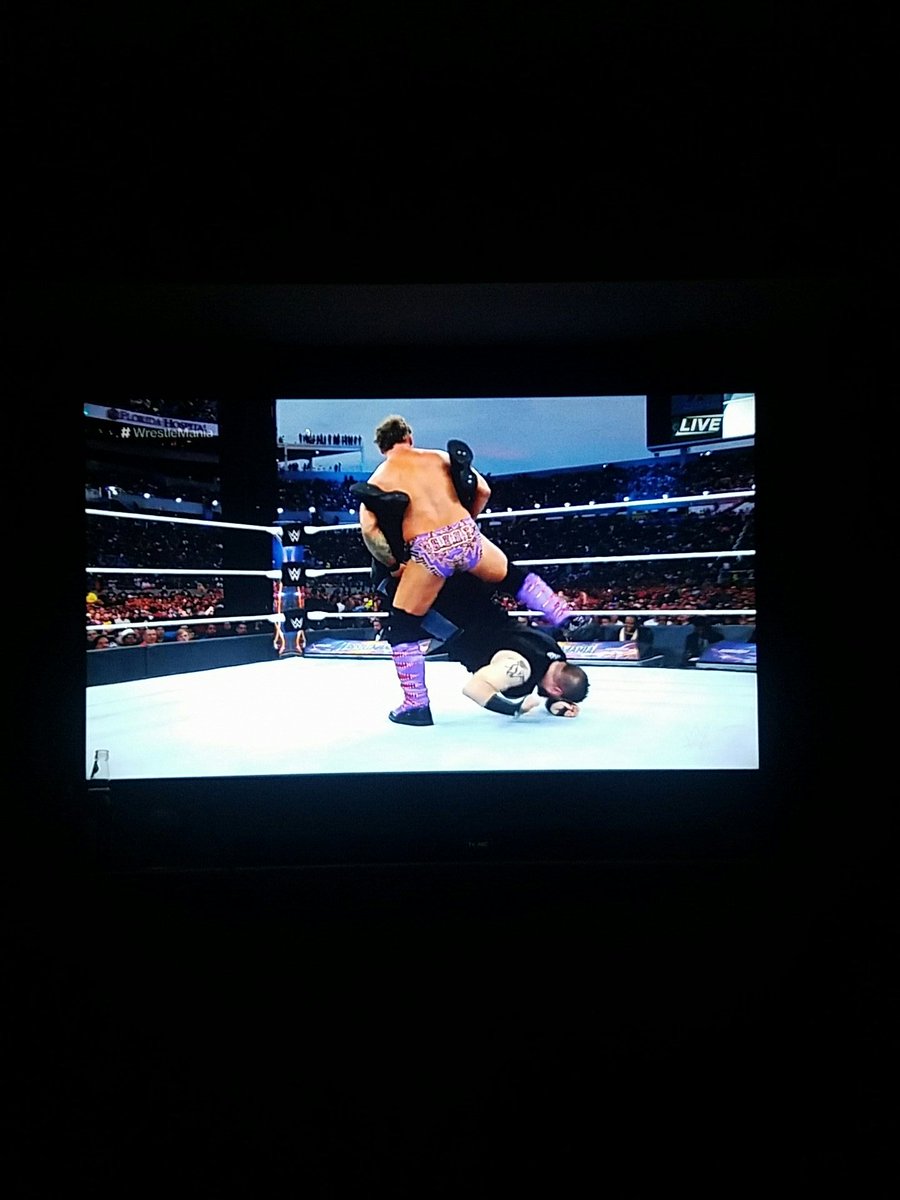 ant_nelson08's tweet photo. This is awesome #wrestlemania https://t.co/hHVpK2o4fV