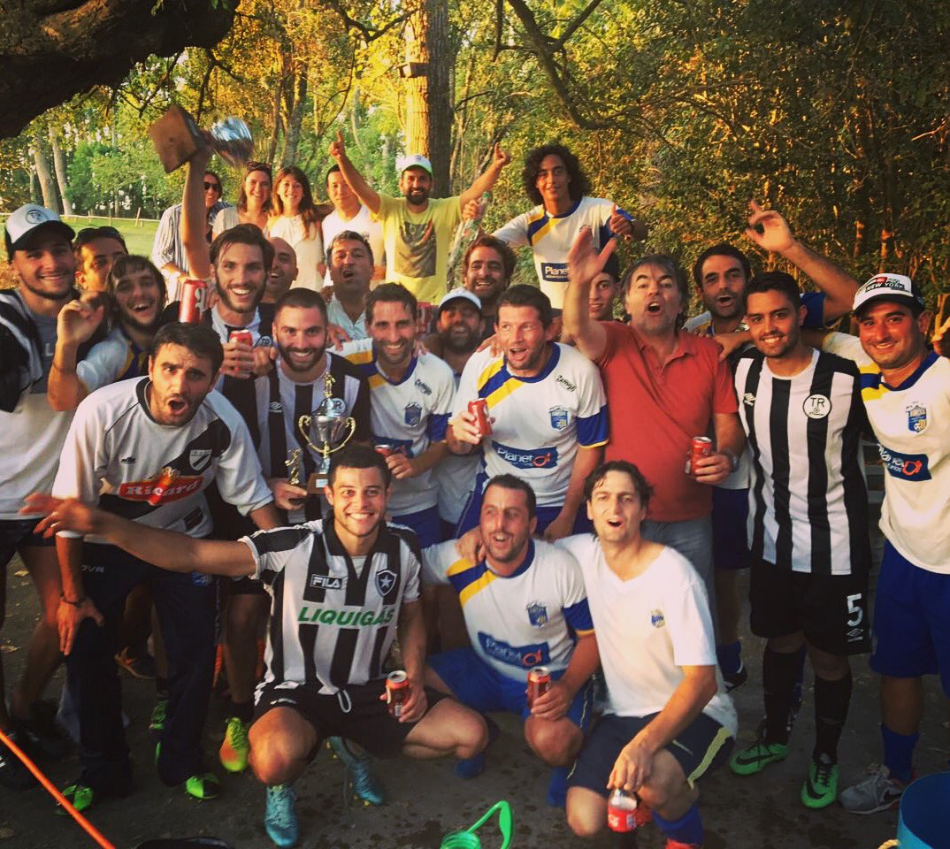 ClubUCU_1991's tweet photo. Ayer los #CUCStones🔵🌕👅 se consagraron campeones 🏆 de la tercera edición del campeonato de fútbol 8 organizado por la cató! #Seniorparato 👏🏼 https://t.co/xeZqrdIfKe