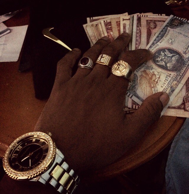 SeanYorke_'s tweet photo. Forgot to turn my wrist off 😏 #kidalpha #themackera  #HipHop https://t.co/hjCjntASER