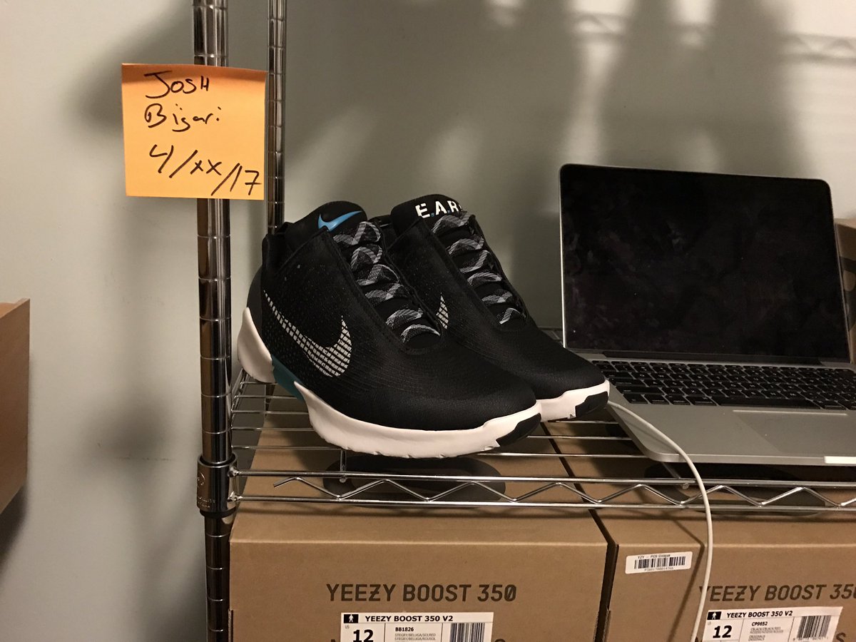 geejmasterflex's tweet image. DS black hyper adapt size 12 
BIN is 1500 plus exact shipping, OBO 
Will take trades in DS v2s/Pharrell nmds/ultra boosts plus cash.