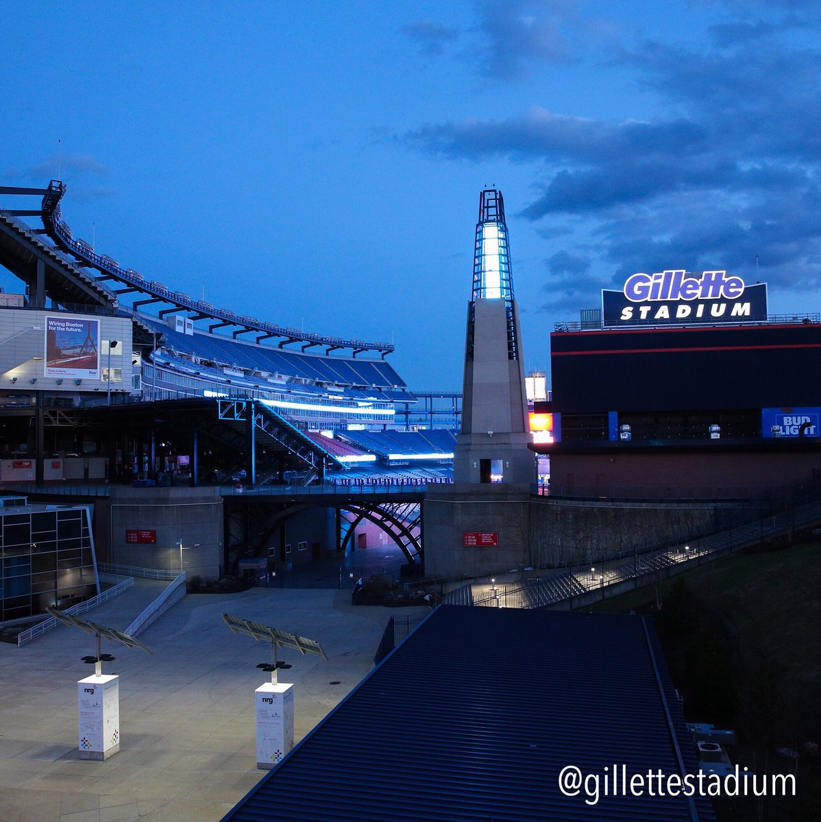 GilletteStadium's tweet photo. #GilletteStadium is lit up in blue tonight for #AutismAwarenessDay. 💙

#LightItUpBlue
#AutismDay2017
#WorldAutismAwarenessDay https://t.co/DWCN33nWB7
