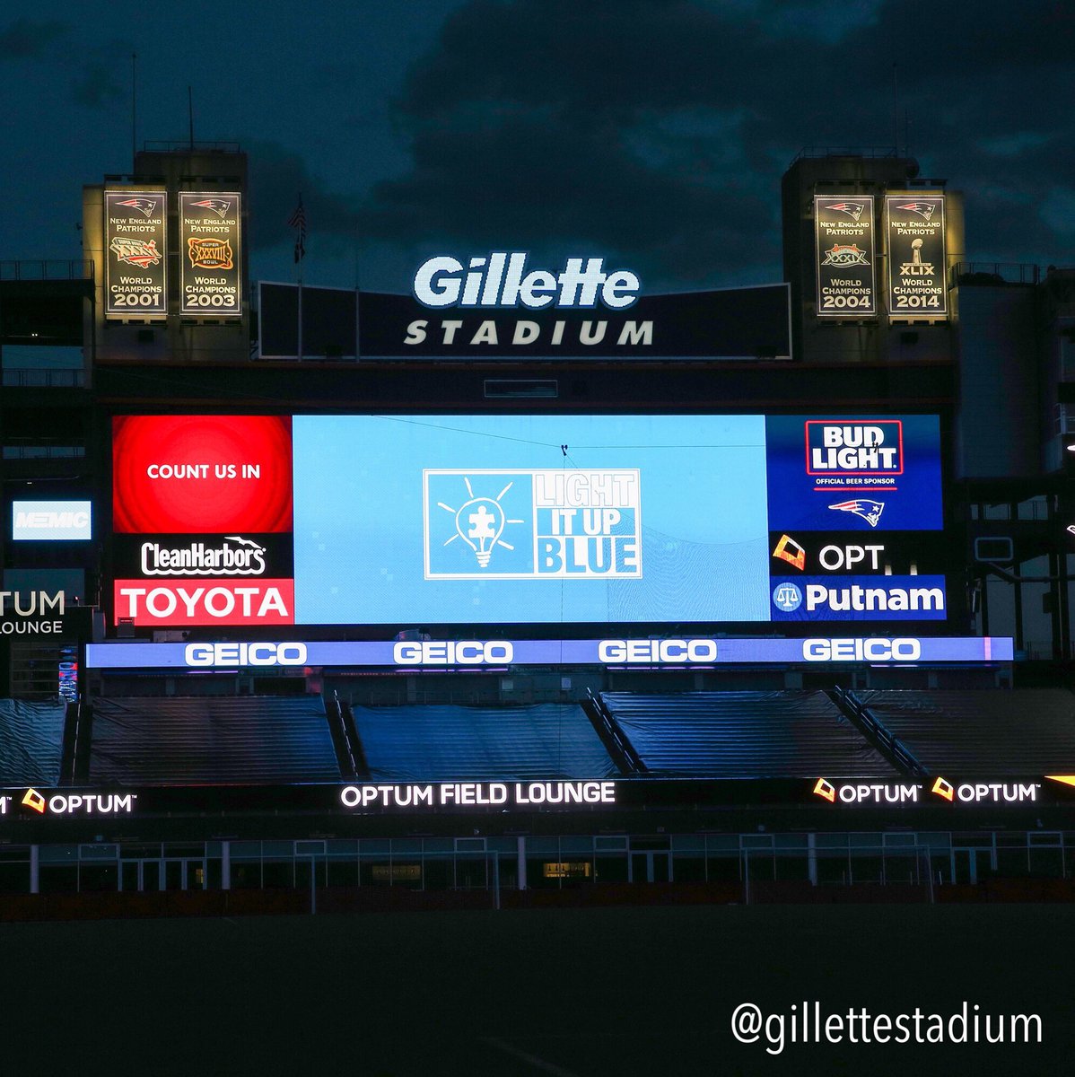 GilletteStadium's tweet photo. #GilletteStadium is lit up in blue tonight for #AutismAwarenessDay. 💙

#LightItUpBlue
#AutismDay2017
#WorldAutismAwarenessDay https://t.co/DWCN33nWB7