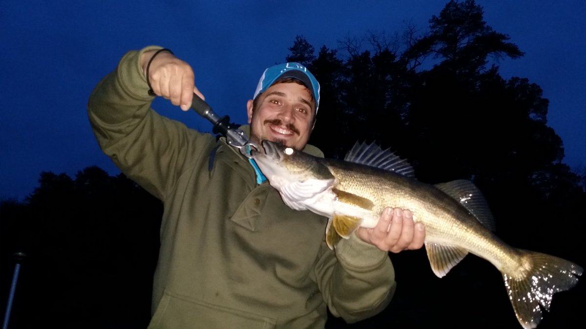 Dino2525's tweet photo. Jon puttin' food on the table... WALLEYE! https://t.co/vfIuRbbR1n