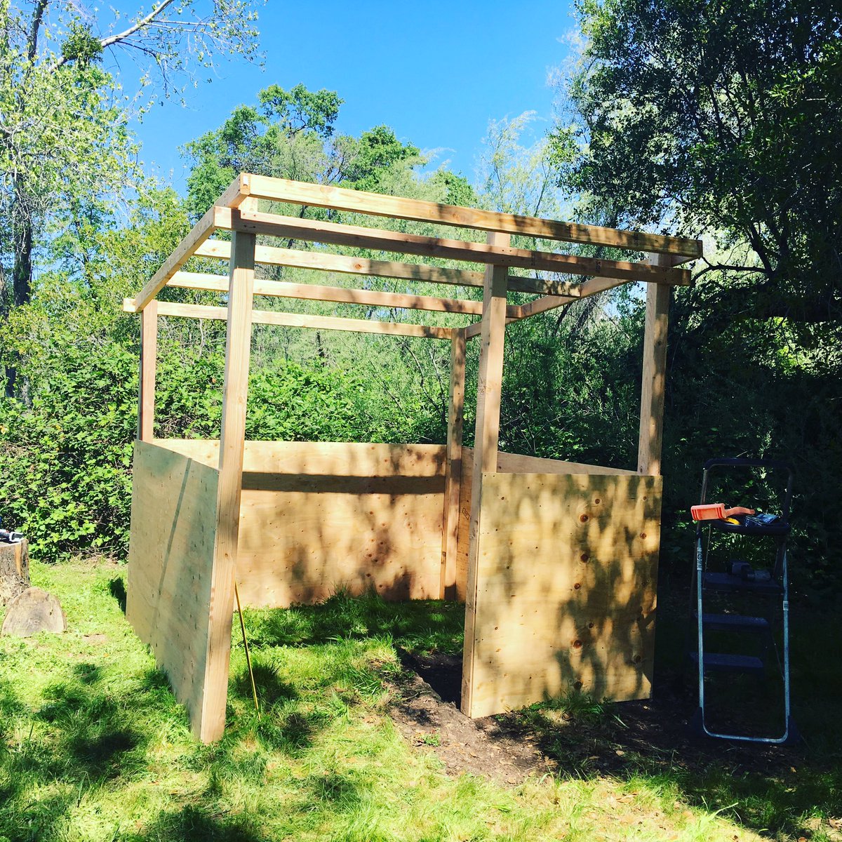 LPFarmstead's tweet photo. #farmproject for today. #goat and #sheep shelter. Almost complete. https://t.co/YWinsrLJTS