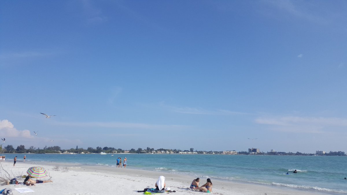 SleepyDoc34's tweet image. Props to my uncle. Homie hooked it up taking me to #SarasotaBeach for the day. Weather was on point too #Florida #postmatch2017 #ballin