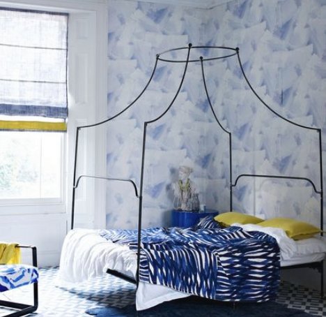 decorget's tweet image. Mixing patterns will makes for a vibrant room, even if you only use two onsite color.#interior design# ( Image: Real Simple)