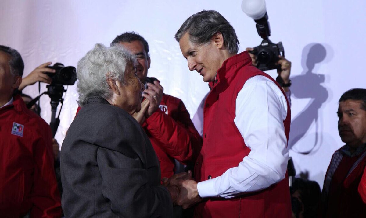 EnriqueOchoaR's tweet photo. Es fiel a sus valores y devoto a su familia; @alfredodelmazo ha construido un prestigio gracias a su firme honestidad. #FuerteyConTodo https://t.co/NzfjsWuSUp