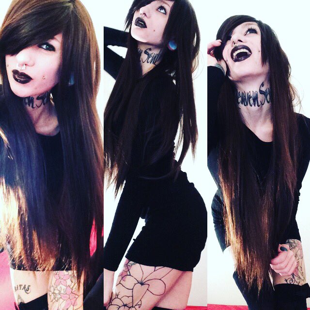 KatMayhemXXX's tweet photo. #alternativemodel #girlswithpiercings #piercings #tattoos #girlswithtattoos #modelwithtattoos https://t.co/3fWoEwnHdI