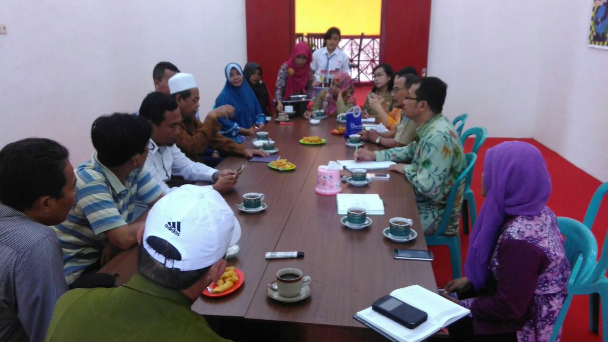 DekranasdaRemb1's tweet photo. Rapat perkembangan showroom mjd pusat oleh2 rembang
Jln.untung suropati no 27 lasem https://t.co/2CLGIBYtgm