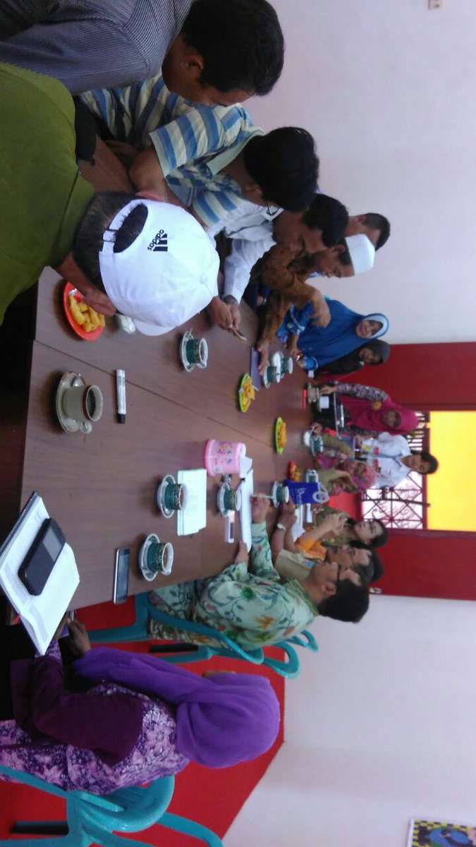 Rapat perkembangan showroom mjd pusat oleh2 rembang
Jln.untung suropati no 27 lasem