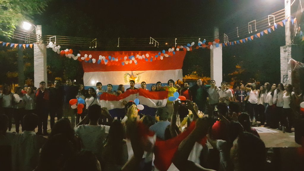 naticubilla96's tweet photo. Feliz  de presenciar algo tan lindo cómo el #2APY ♥🔴⚪🔵#NO https://t.co/FIaN9lYnoF