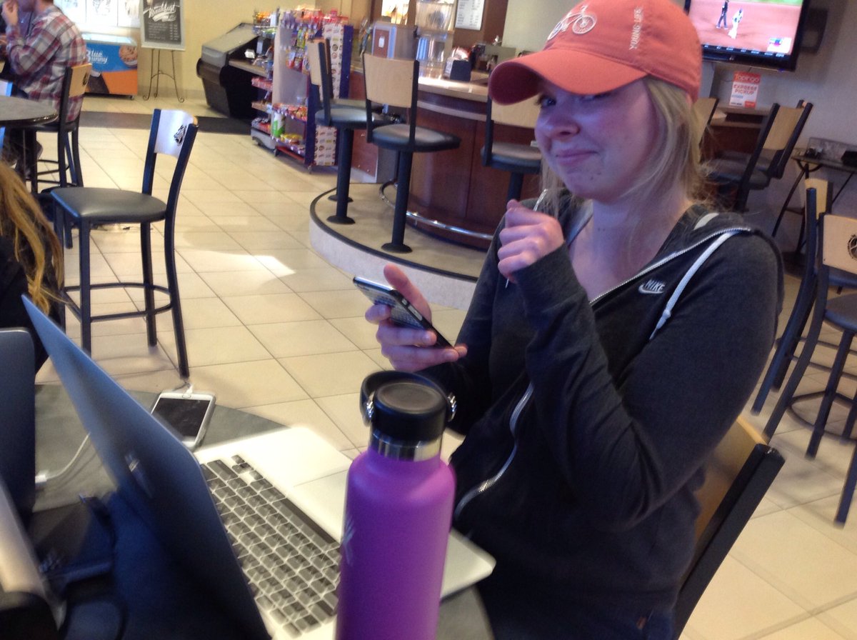 YandlT's tweet photo. Workin' hard or hardly workin'? #ENGL306 https://t.co/u3VahzucJI