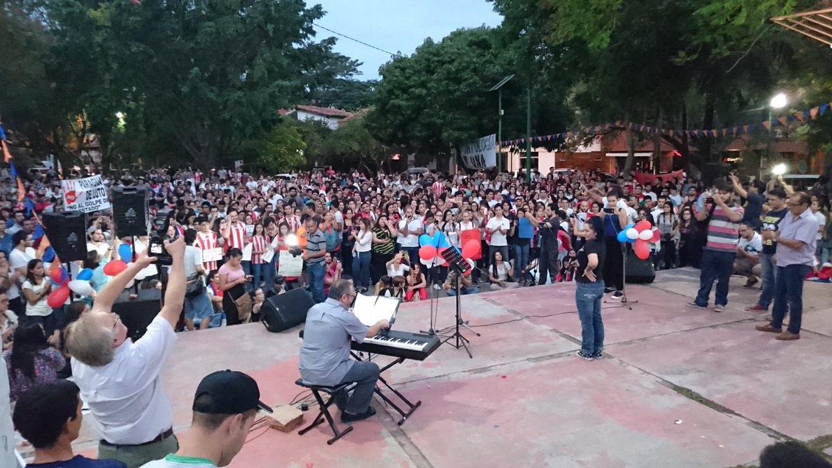 victoraulgpy's tweet photo. Una demostración SIN VIOLENCIA que la JUVENTUD PARAGUAYA está despierta y no se calla ante los atropellos a la Constitución Nacional #2APY https://t.co/6KFebFiFjl