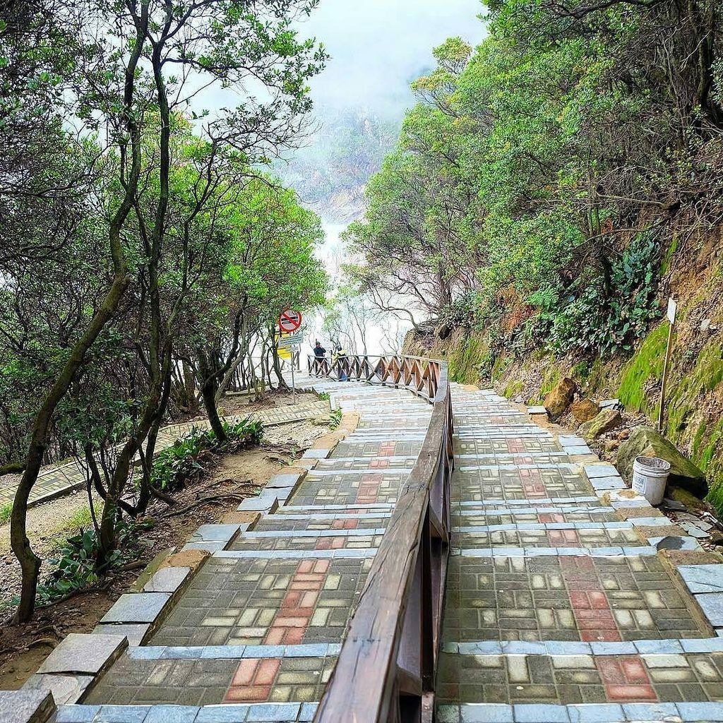 Semoga lekas disembuhkan yang sakit, dan yang sehat tetap terpelihara oleh-Nya
#BandungBanget from <a href="/ewink_ali/">erwin ali </a>, at Kawah Putih Ciwidey Bandu…