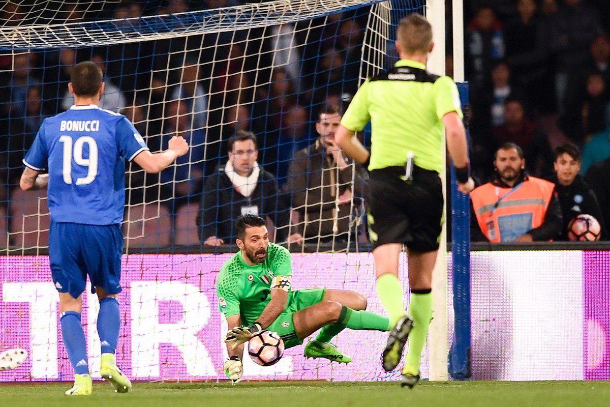 TJSportsMX's tweet photo. #ElTijuanense #SerieA #ResumenDominical 
 Napoli detiene inercia de la Juventus https://t.co/6GOZ23KsSM https://t.co/FEpzkzNxR3