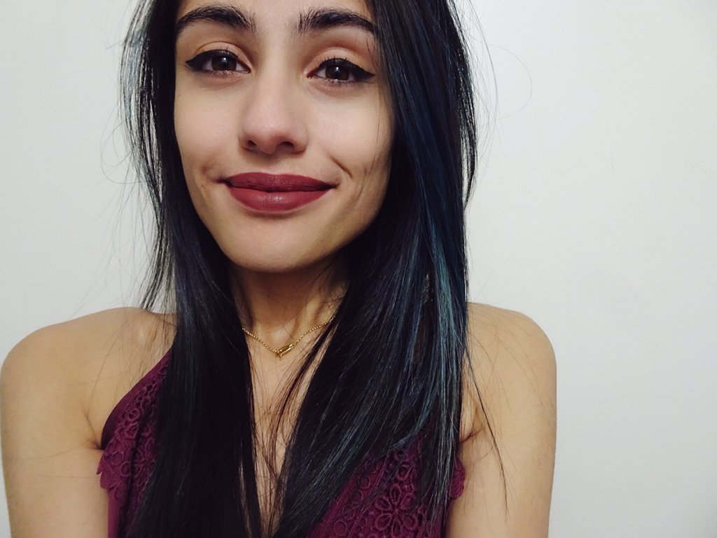 haanypot's tweet photo. @ColourPopCo is currently offering free shipping. Go get your favs! I know stocked up on my fav liquid lipstick in tulle 💖  #colourpopme https://t.co/LOz6YEL8Fo