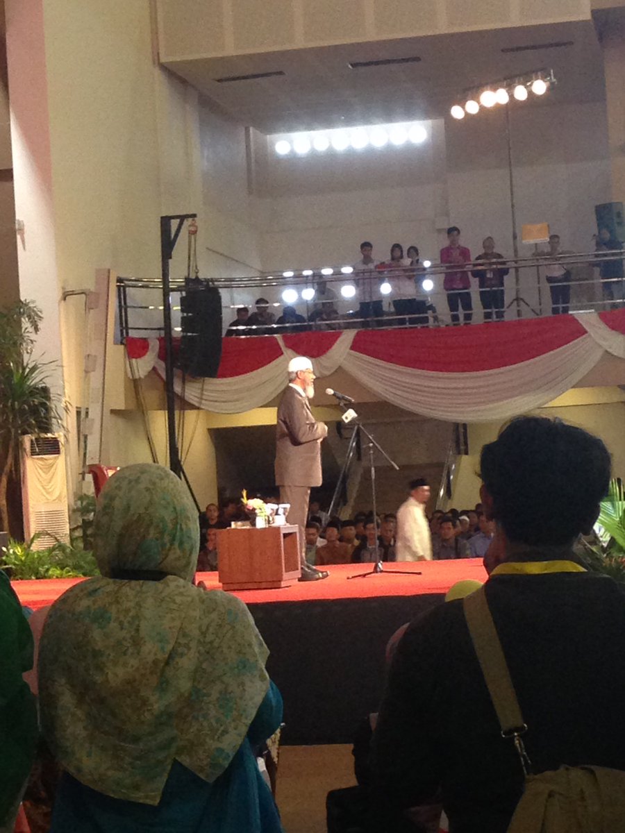 Teman-teman dapat menyaksikan streaming via Youtube dengan saluran UMYogya, Lab IK UMY, JAA UMY, KKN 002 UMY 2017, dan Drumcorps UMY.