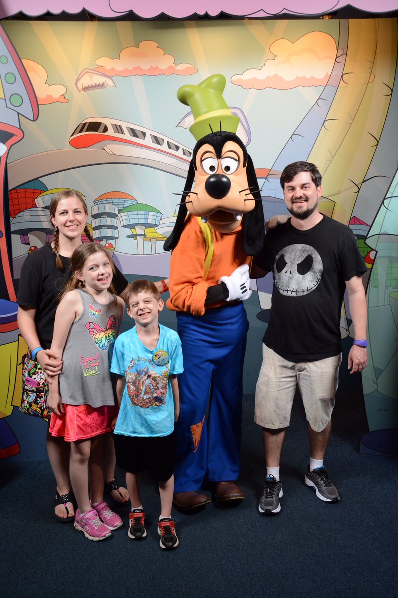 sethist's tweet photo. Big #CastMemberCompliment to Little-Mermaid-Loving Goofy today at #EpcotCharacterSpot at 1:00pm https://t.co/CYiBHp8bHm