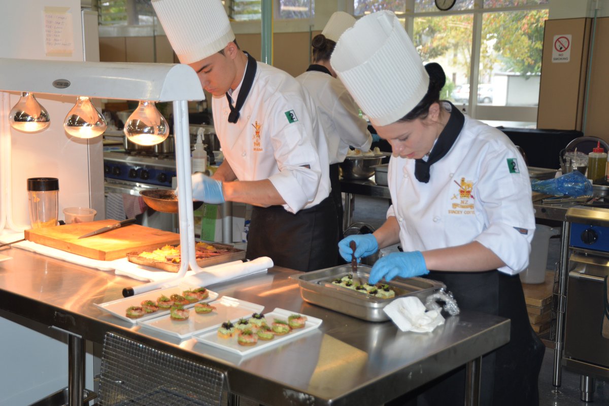 NZDefenceForce's tweet photo. Mouth-watering Monday || Catering teams from the @nznavy and @NZArmy competing for the 2017 Roy Smith Memorial Trophy in Burnham today🍴 https://t.co/sml0AIdqKS