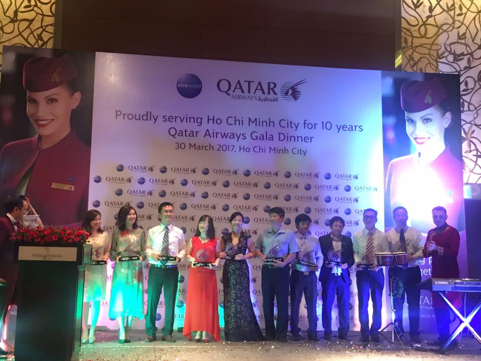 HongNgocHaAgent's tweet photo. Hồng Ngọc Hà nhận giải thưởng "Top Agent of the year 2016-2017" của Qatar Airways 😍
#TopAgentVN #QatarAirways #HongNgocHa https://t.co/MJBr0f4Q3y