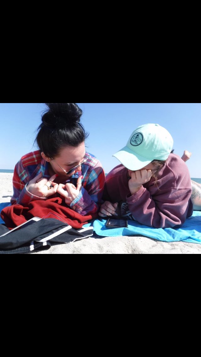 brooksana's tweet photo. shock: "do something so i can see if this works"
me: *throws up gang sign* https://t.co/Czy8iuZ05w