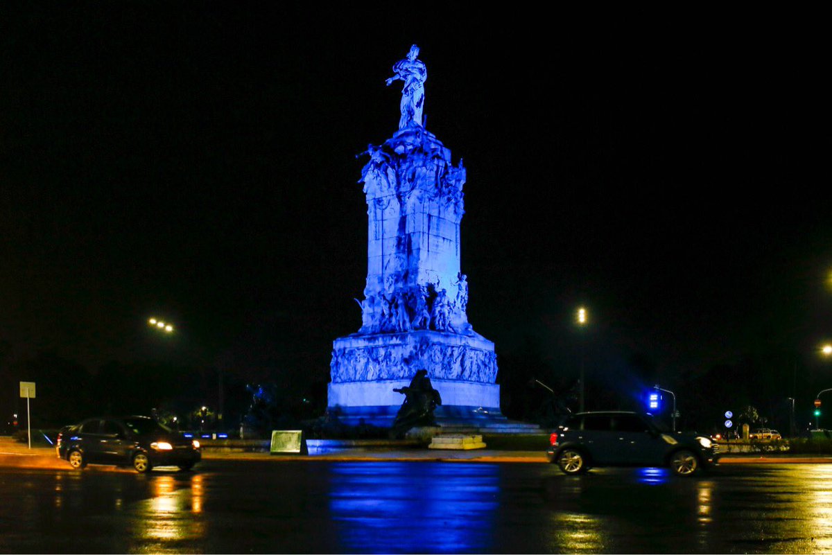 edumacchiavelli's tweet photo. Los monumentos de la Ciudad se iluminaron de azul por el Día Mundial de Concientización sobre el Autismo 🔵 #DiaMundialAutismo https://t.co/IaG8xmKwWr