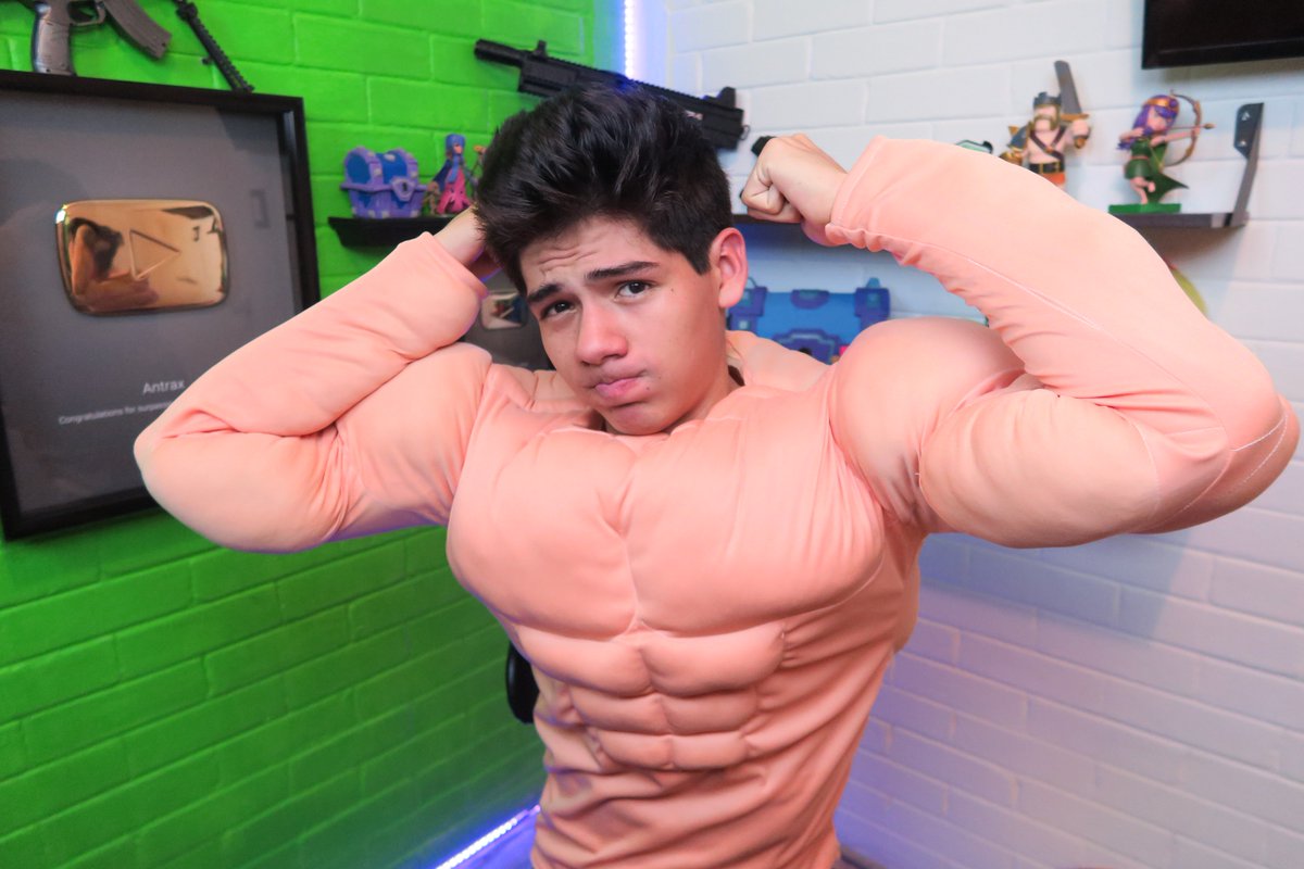 YoSoyAntrax's tweet photo. MG <3 Y RT por este cuerpaso :3 https://t.co/vWyxbKfkfg