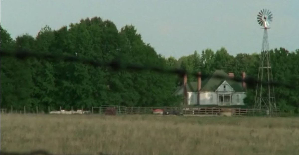 BrokenCherokee's tweet photo. "From Atlanta, to my daddy’s farm, to the prison, to here. To this moment now. Not as strangers, as family."
#TheWalkingDead https://t.co/9J1TA1OsxG