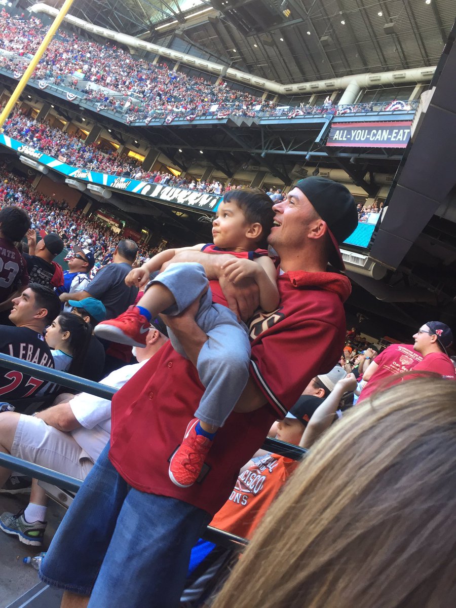 coach_jeff7373's tweet photo. @JoeStrongoli Joe with his Boy!! #RallyBacks #OpeningDay #GoDbacks https://t.co/ggU0Fqo9ZP