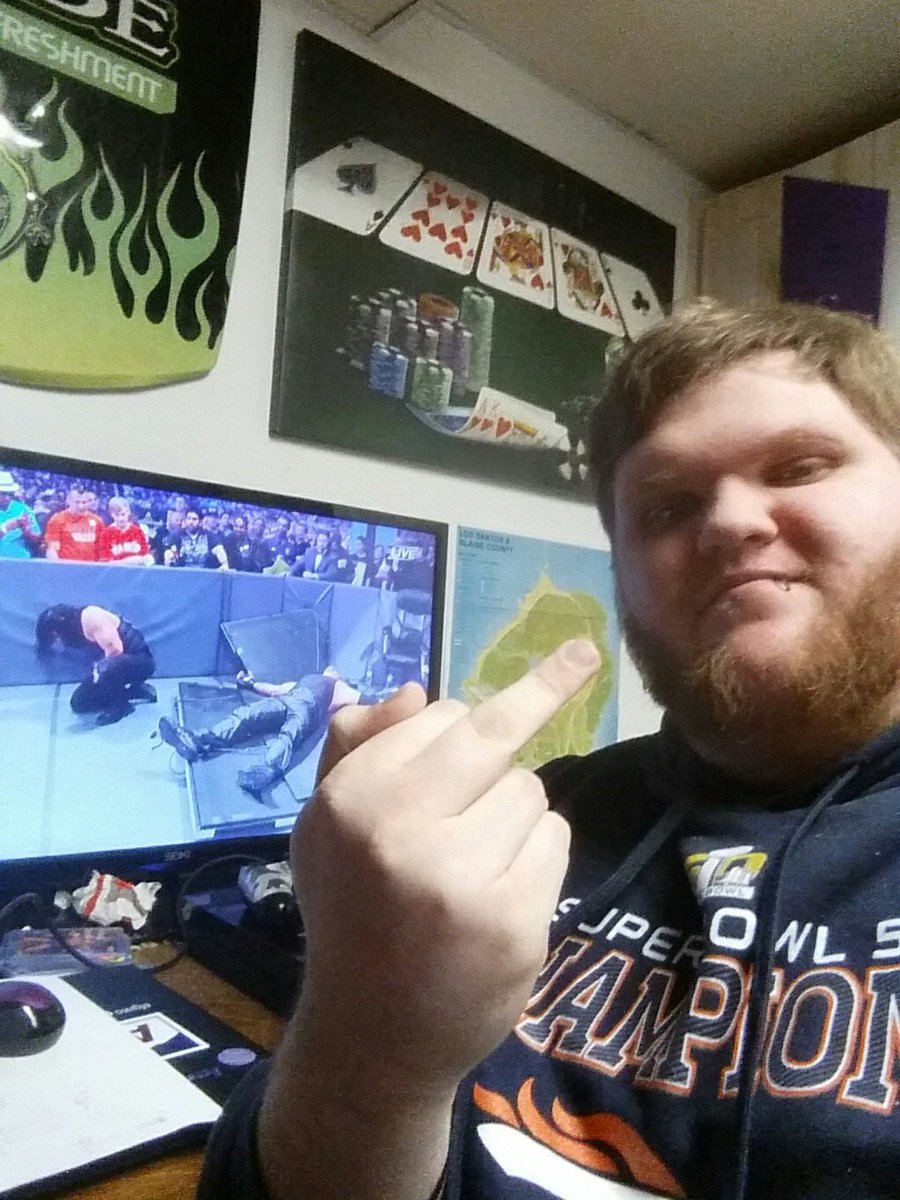 chuck_rick's tweet photo. PredictionCade 9: Hmmelyamania bonding with @sjmariner9 @AshtonY97 @SpradlingRocky #NumberOneBitch https://t.co/hJ20n66hIO