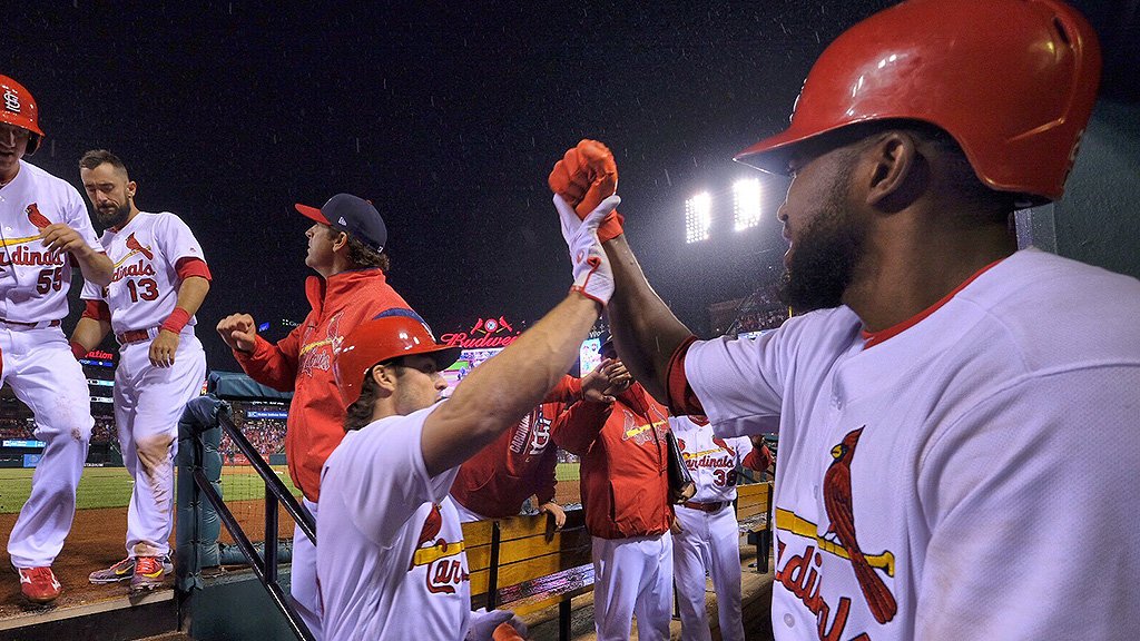 Cardinals's tweet photo. #THATSAWINNER!

FINAL: 🐦 4, 🐻 3. https://t.co/ZC2PkRqV49