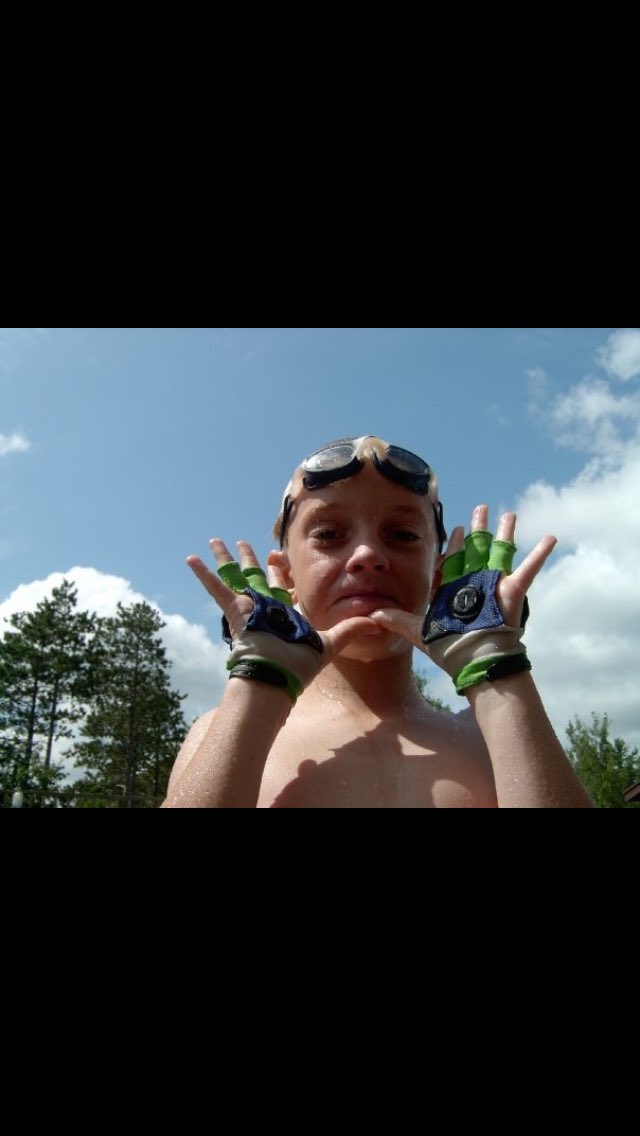 Mightyyduckss's tweet photo. Coming to the ducks at 5'10 240lb @GauntLogan goggles down, gloves on and ready to pounce rahh https://t.co/DeSJXZHt6g