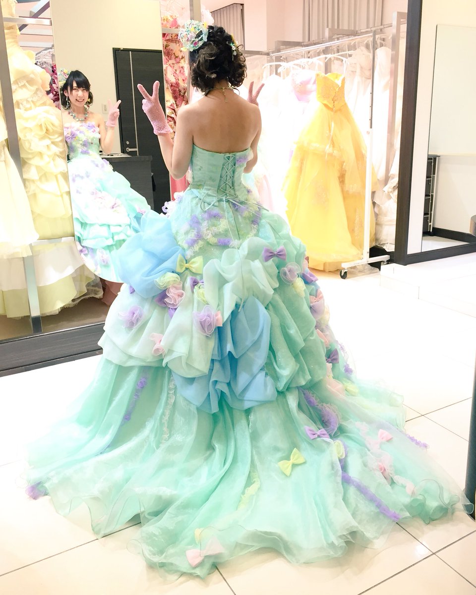 O Xrhsths はるぽん໒ Sto Twitter キャンディードレス 迷った きゃりーぱみゅぱみゅとか流して原宿系の装飾にブーケチュッパチャプスかぺろぺろキャンディーにしようかなとか思ってたww笑 でもね やっぱ着ようと思ってるやつも可愛いんだよね あーほんと