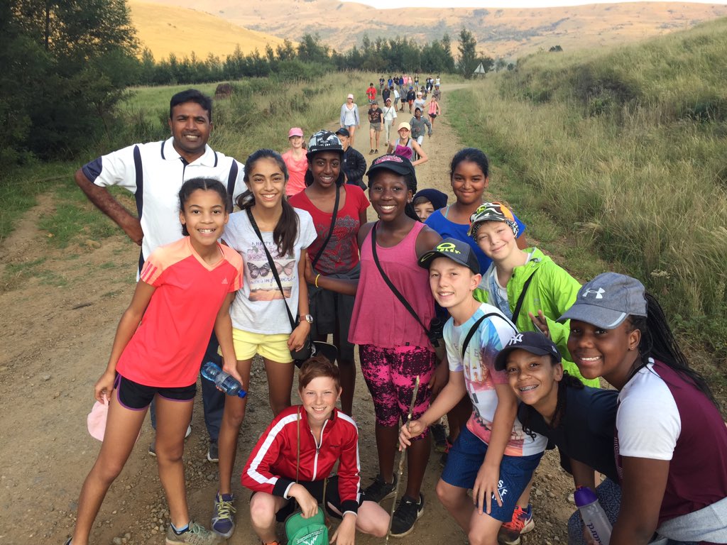 2017Redhill's tweet photo. Early morning hike. #Grade7Babs https://t.co/dqPdggpdBm