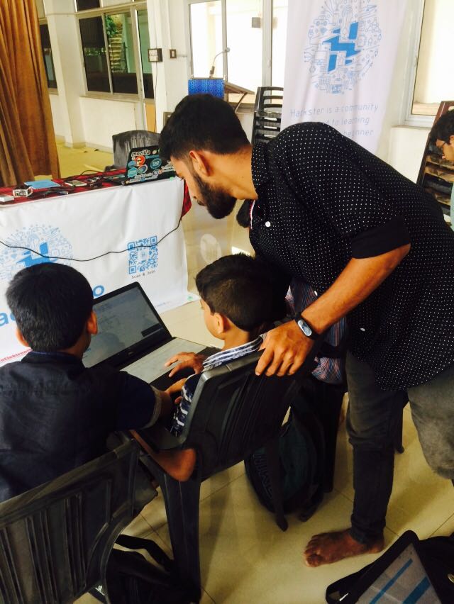 0xsalfar's tweet image. #ArduinoD17 arduino 101 workshop   with @hacksterkerala thanks to @Hacksterio , @Inteliot and @arduino