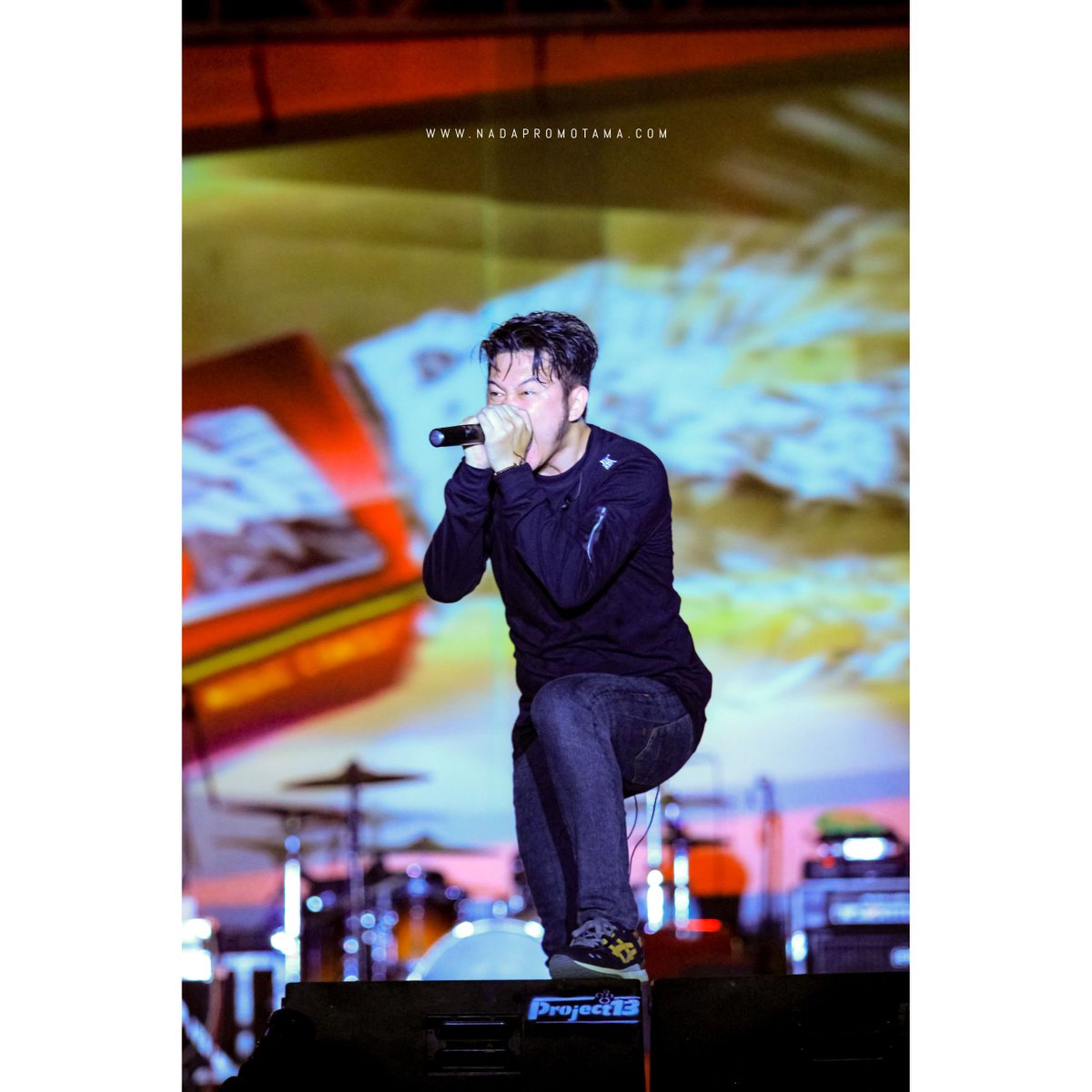 Wuaaaaa!!!
Suara <a href="/Chie_fm/">Richie setiawan</a>  <a href="/FiveMinutes_FM/">FIVEMINUTESBAND</a> masih terngiang-ngiang di telinga penonton Apache Rock N' Dut di Bulukumba Sabtu malam kemarin 😊