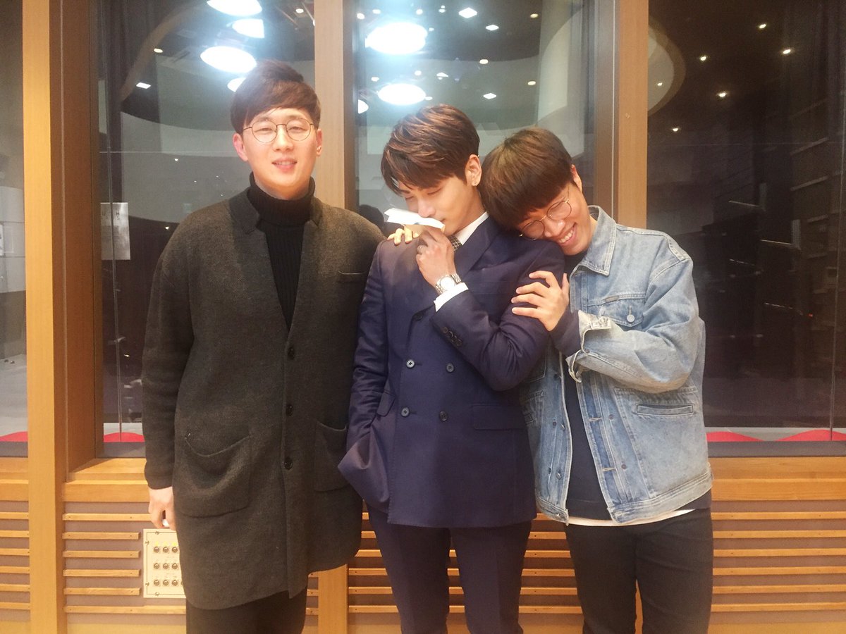 푸른밤 tweet media