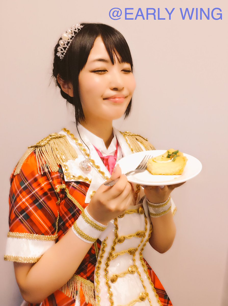 大坪由佳さん ライブ中に上坂すみれ王子を相手に自作のレモンタルトを食べる 4ページ目 Togetter